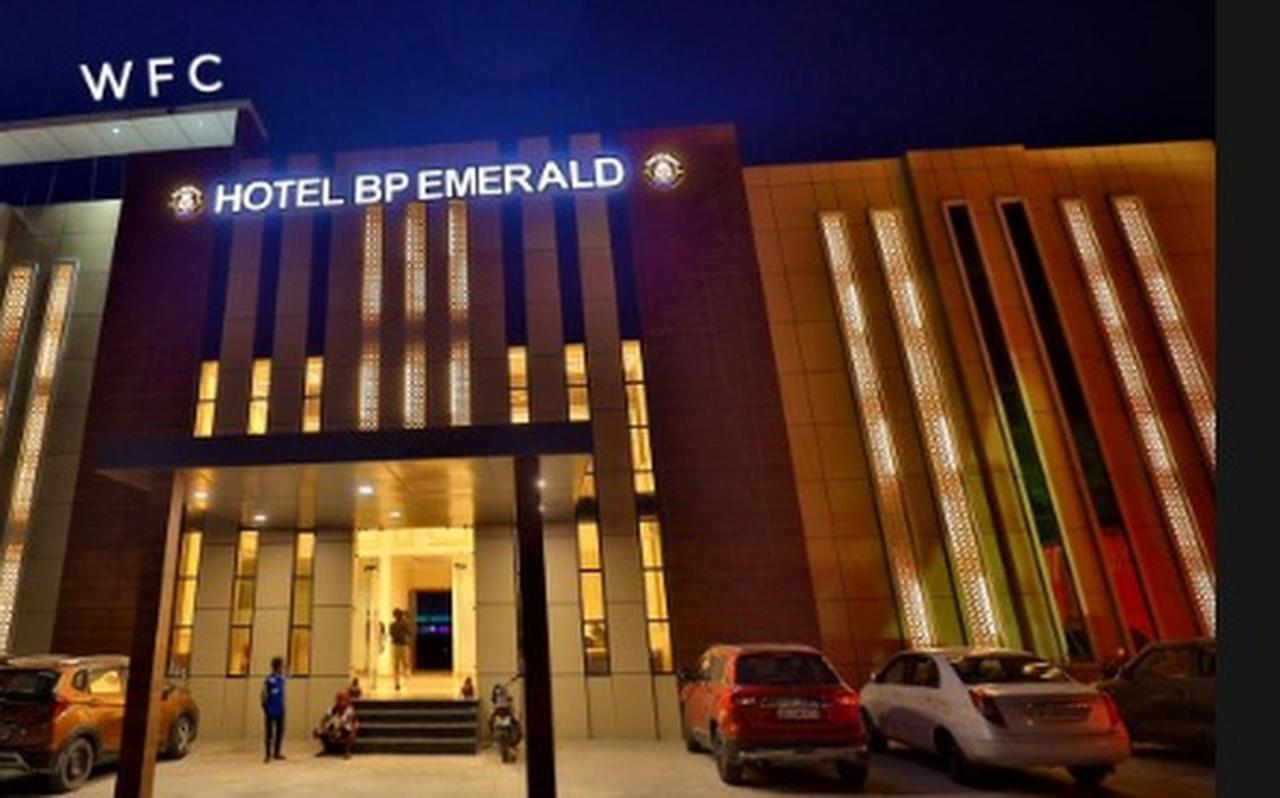 Hotel B P Emerald Mathura Εξωτερικό φωτογραφία