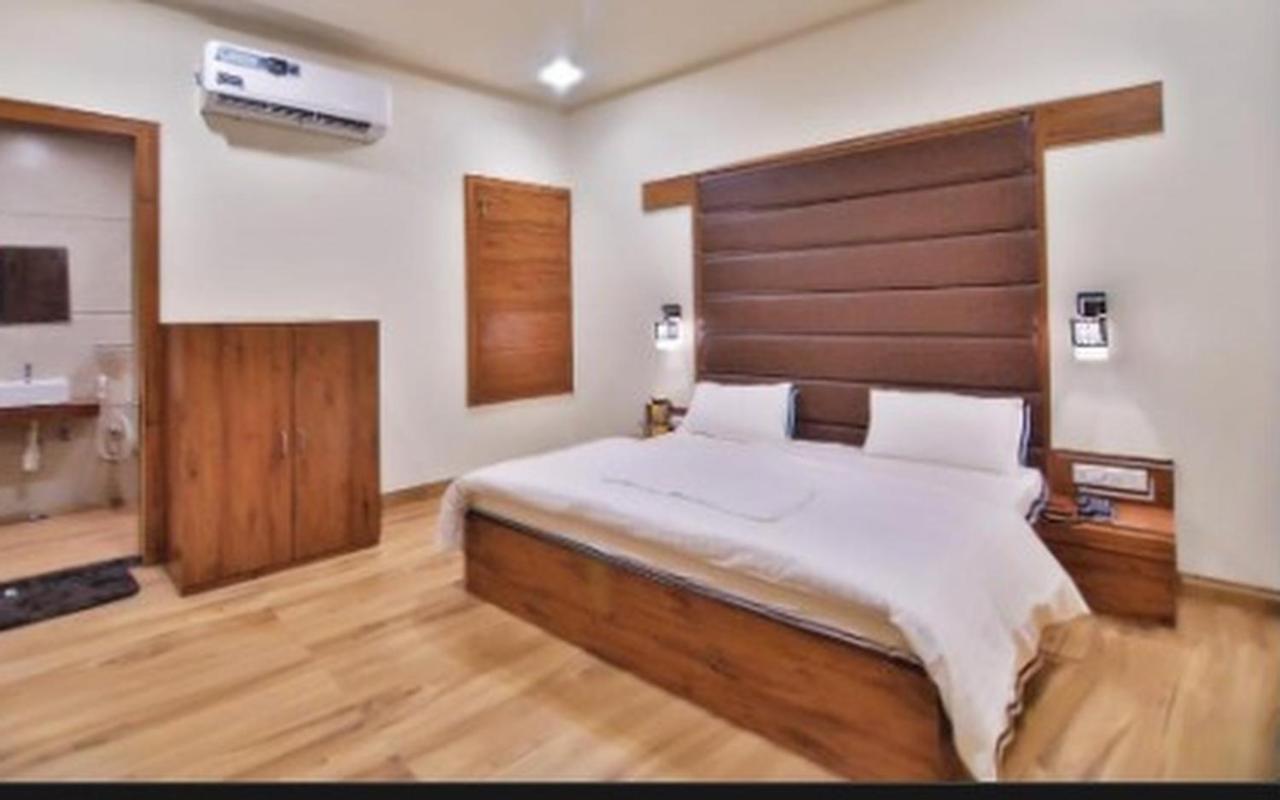 Hotel B P Emerald Mathura Εξωτερικό φωτογραφία