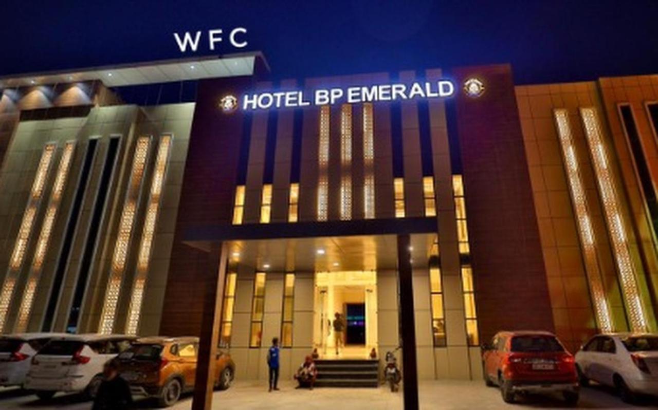 Hotel B P Emerald Mathura Εξωτερικό φωτογραφία