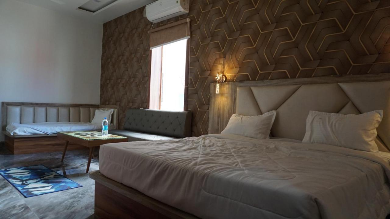 Hotel B P Emerald Mathura Εξωτερικό φωτογραφία
