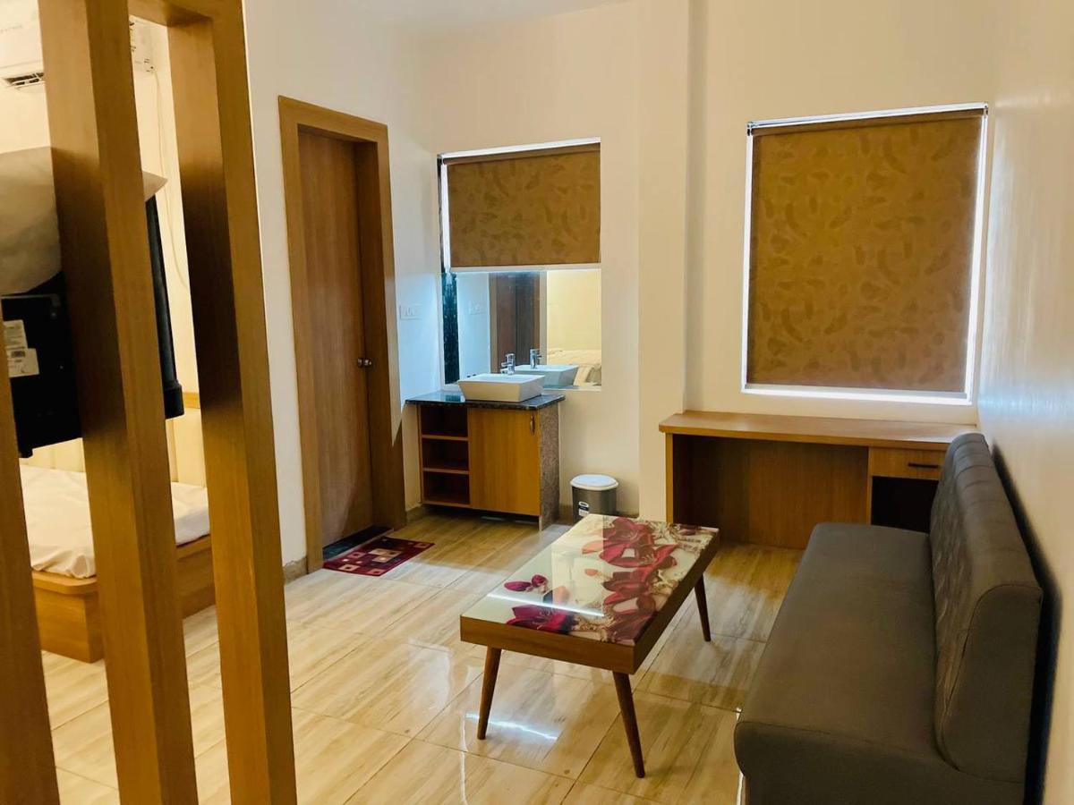 Hotel B P Emerald Mathura Εξωτερικό φωτογραφία