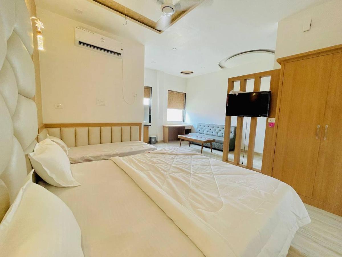 Hotel B P Emerald Mathura Εξωτερικό φωτογραφία