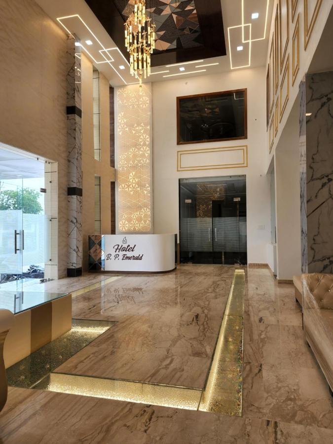 Hotel B P Emerald Mathura Εξωτερικό φωτογραφία