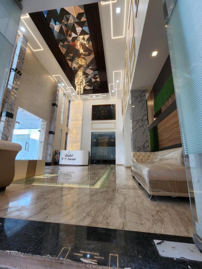 Hotel B P Emerald Mathura Εξωτερικό φωτογραφία