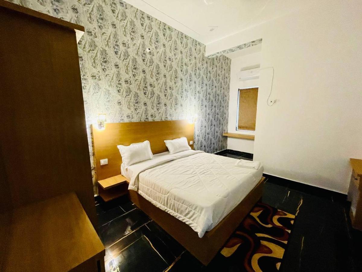 Hotel B P Emerald Mathura Εξωτερικό φωτογραφία