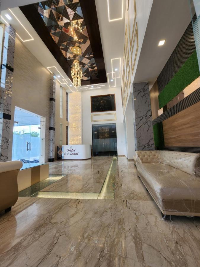 Hotel B P Emerald Mathura Εξωτερικό φωτογραφία