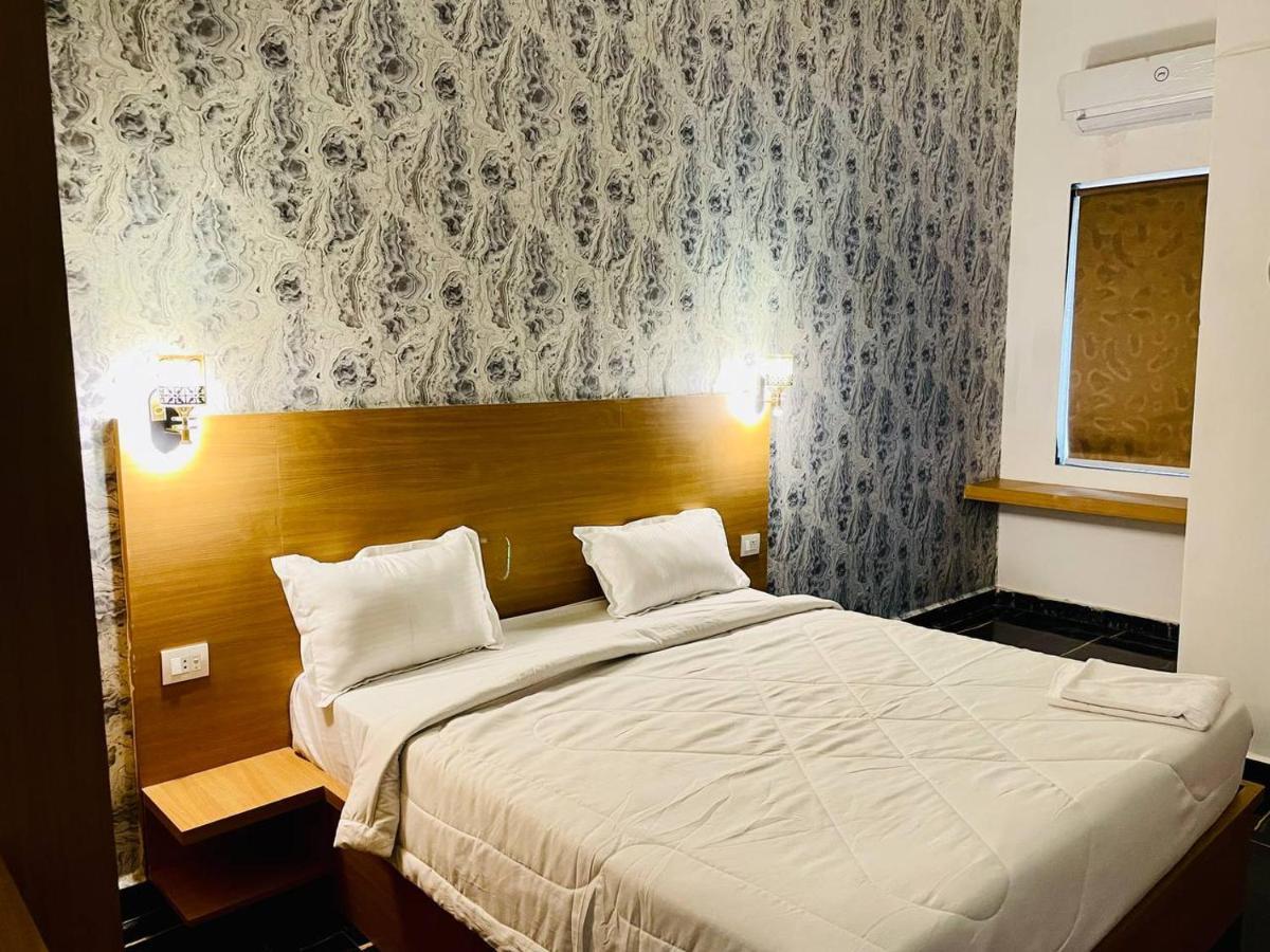 Hotel B P Emerald Mathura Εξωτερικό φωτογραφία